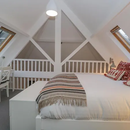 Moorhurst * Grange-over-Sands