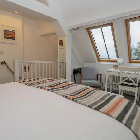 Moorhurst * グレンジ・オーバー・サンズ