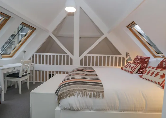 Moorhurst * Grange-over-Sands